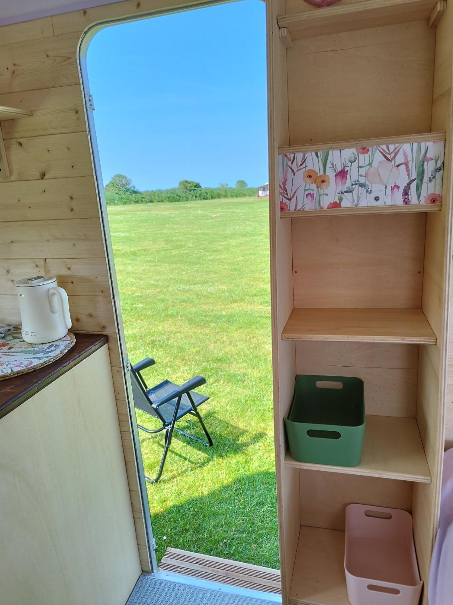Les Moitiers-d'Allonne Camping Les Ronds Duval Face Aux Iles Anglo-Normandes מראה חיצוני תמונה
